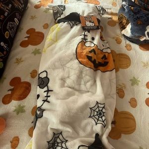 I’m selling a Hello Kitty Halloween throw blanket l! Brand new!
